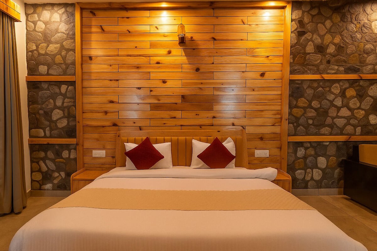 Habitación Premium, vistas al jardín | Escritorio, tabla de planchar con plancha, wifi gratis y ropa de cama