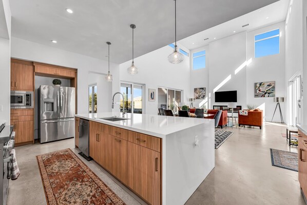 Private kitchen - Beautiful Mid Century House in Luxury Miralon Gated Community! (Palm Springs)