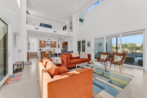 Living area - Beautiful Mid Century House in Luxury Miralon Gated Community! (Palm Springs)