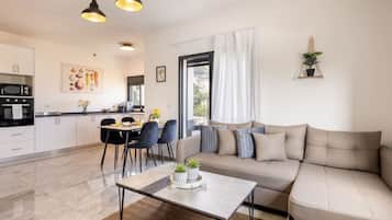 Apartment, Balcony, Garden View | Front of property
