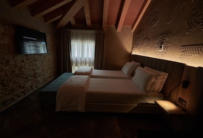 Literie hypoallergénique, coffres-forts dans les chambres, bureau