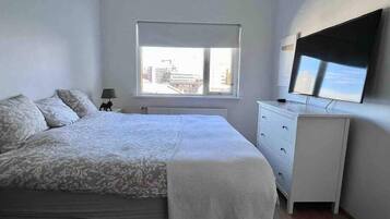 3 bedrooms, iron/ironing board, free WiFi, bed sheets