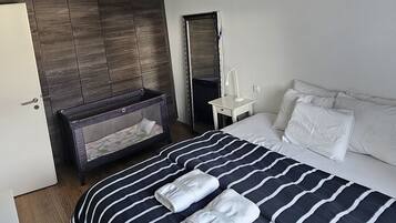 3 bedrooms, iron/ironing board, free WiFi, bed sheets