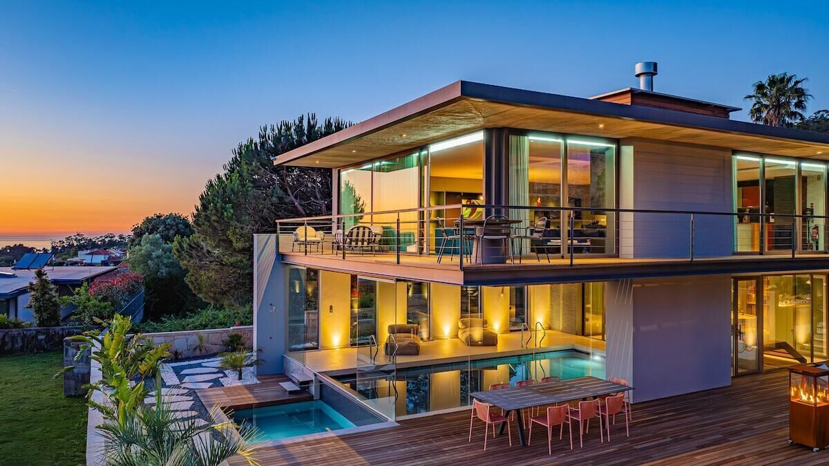 Una piscina cubierta, una piscina climatizada