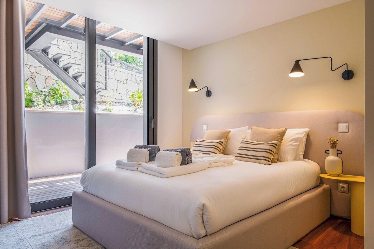 5 dormitorios, tabla de planchar con plancha, Internet y ropa de cama