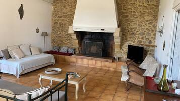 Télévision, cheminée