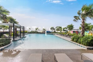 Outdoor pool - Staycae Holiday Homes - Aykon C (Dubai)