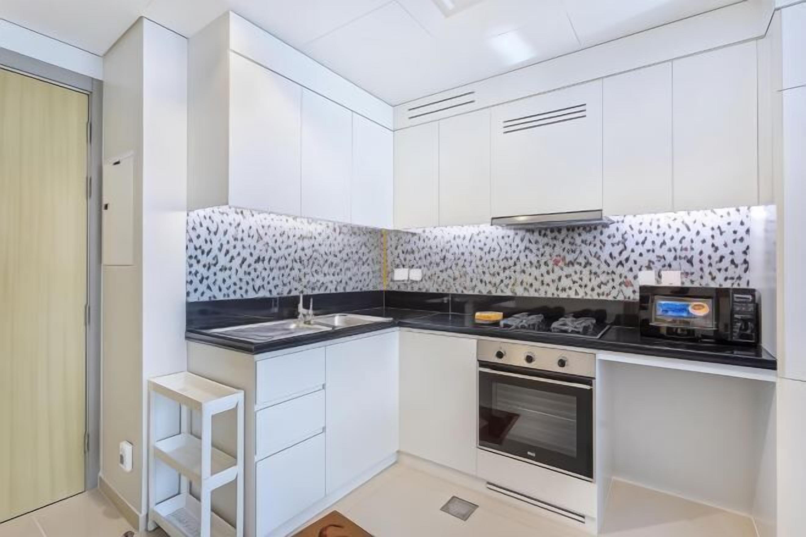 Private kitchen | Fridge, microwave