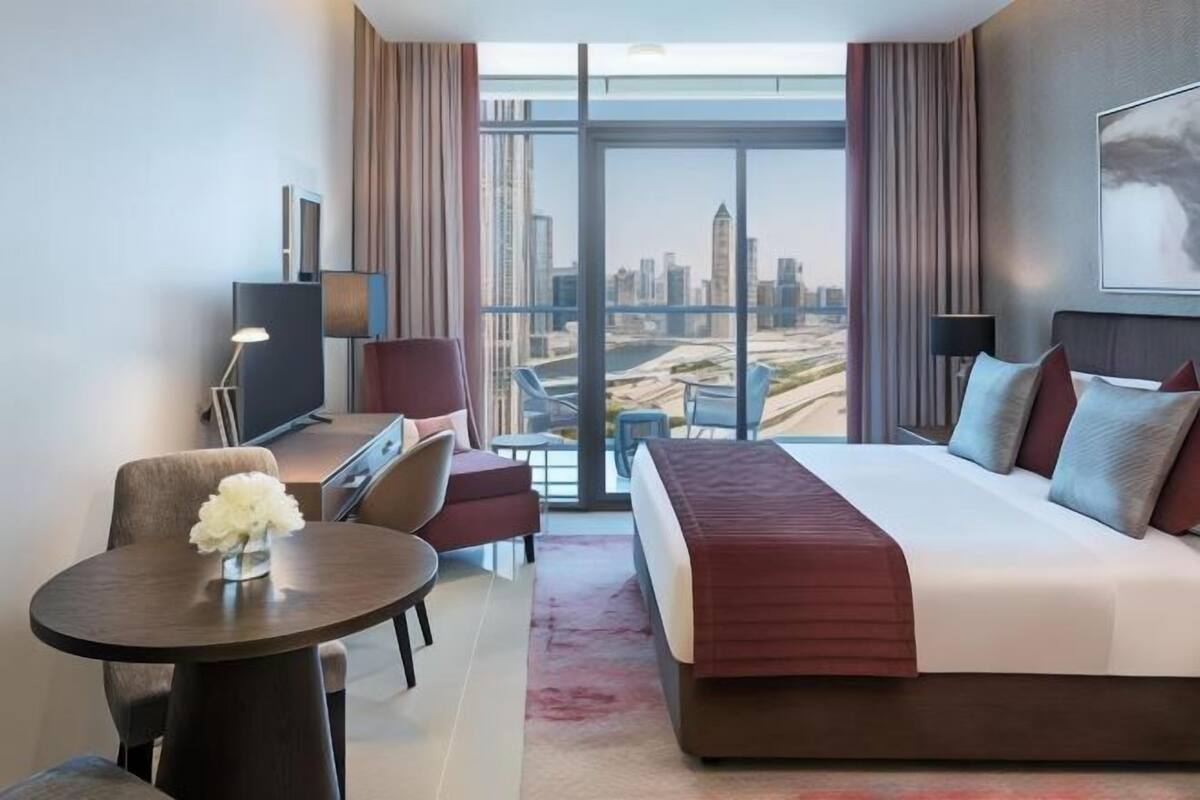 Select Comfort beds, minibar, desk, soundproofing