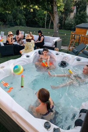 Bain à remous extérieur
