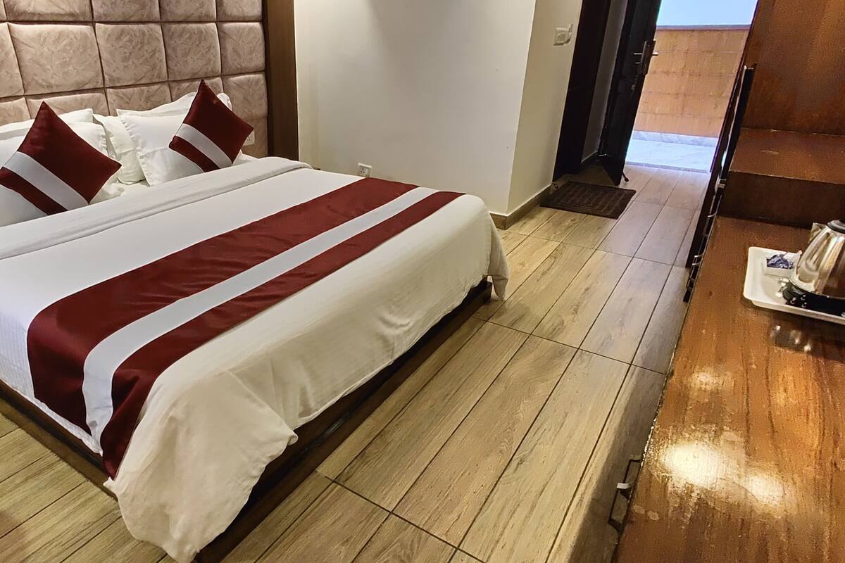 Deluxe Room Valley View with Balcony | Iron/ironing board, WiFi (free)