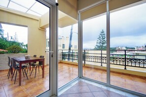 Interior - Sunny Apartment  (Daratsos)