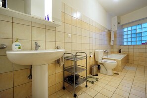 免费洗浴用品、吹风机、毛巾、肥皂