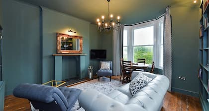 Fairview Boutique Apartment B - 2BR Gem in West Bridgford Centre