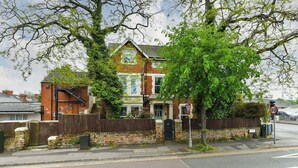 Exterior - Fairview Apt B - 2BR Gem in West Bridgford Centre (West Bridgford Nottingham)
