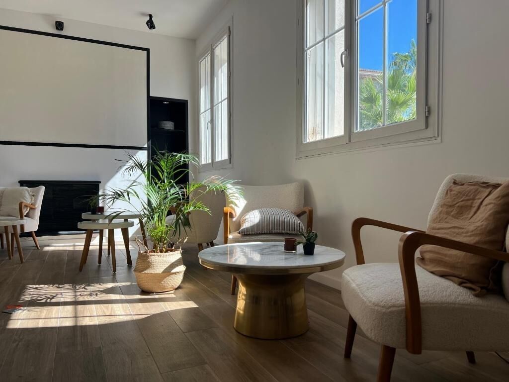 Quiet Coastal Retreat Near Beaches, Cafés, And Scenic Walks - Six-Fours-les-Plages