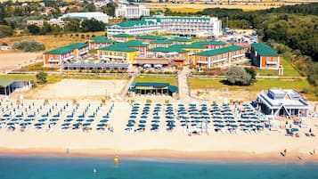 Am Strand, kostenloser Shuttle zum Strand, Sonnenschirme, Strandtücher