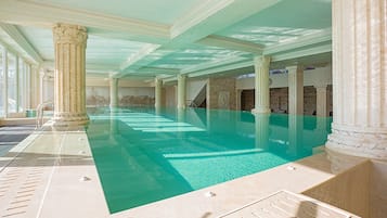 Piscina coperta, piscina stagionale all'aperto