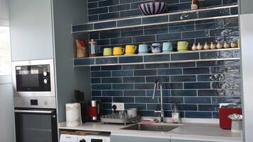 Refrigerador, microondas, horno, placa de cocina