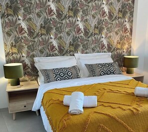 3 chambres, fer et planche à repasser, Wi-Fi, draps fournis
