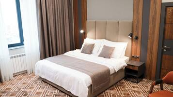 1 bedroom, premium bedding, desk, blackout curtains