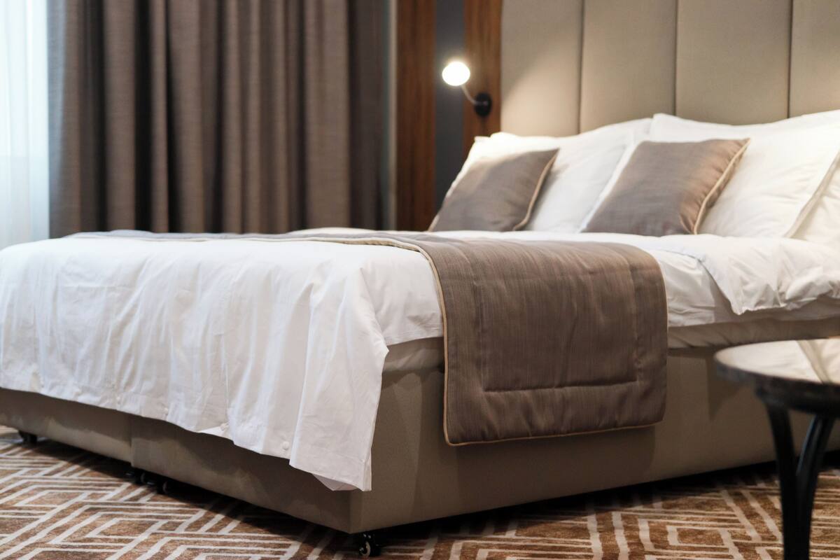 Standard Double Room | 1 bedroom, premium bedding, desk, blackout drapes