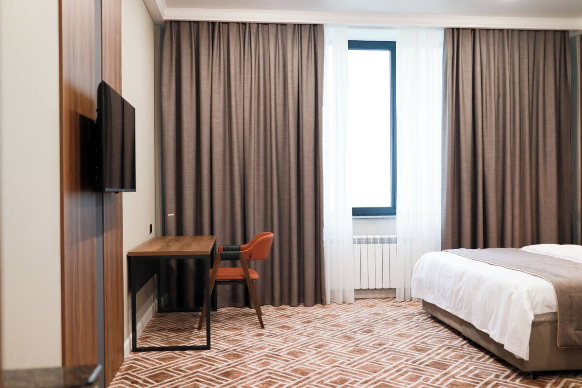 1 bedroom, premium bedding, desk, blackout drapes