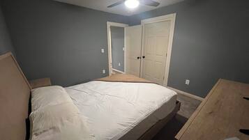 2 bedrooms, iron/ironing board, WiFi