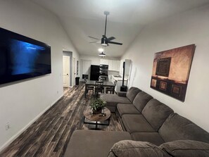 Smart TV - Charming 2-bedroom house in Glasgow close to Barren River Resort Park (GLASGOW)