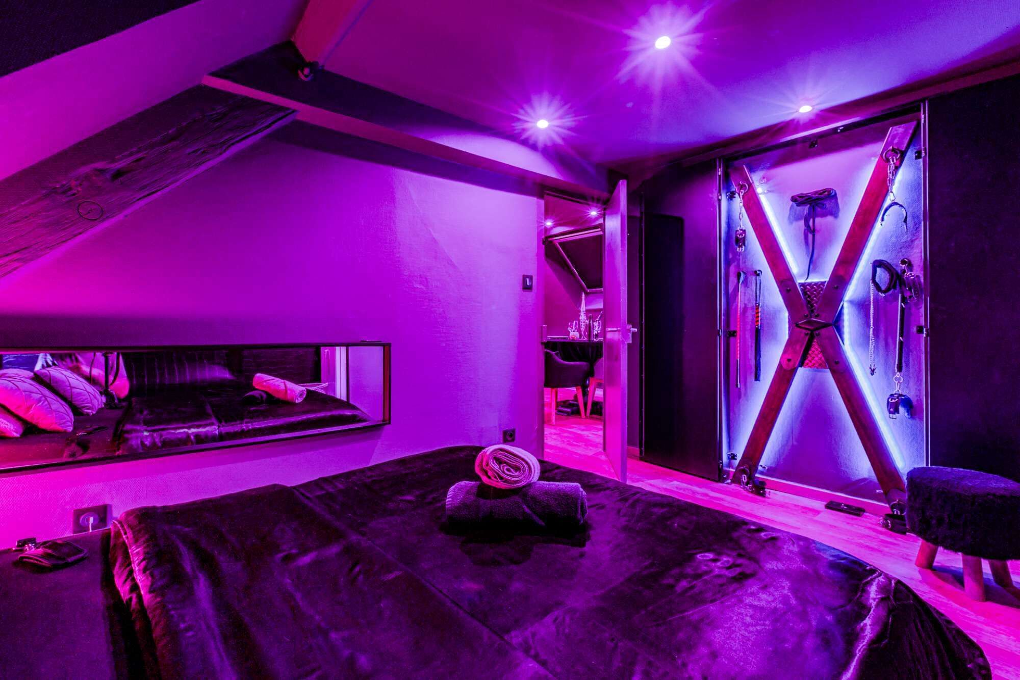 1 habitación, tabla de planchar con plancha, wifi y ropa de cama 