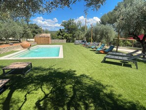 A heated pool - Chambre d'hôtes with swimming pool, jacuzzi, sauna and working in the vineyards  (La Cadière-d'Azur)