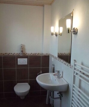 Shower - Sommerhus Lolland Comfortable holiday residence (Burg)