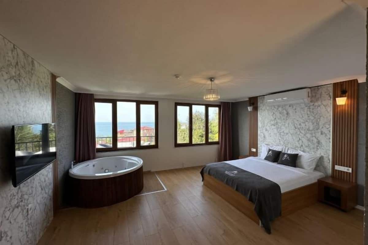 3 bedrooms, premium bedding, minibar, soundproofing