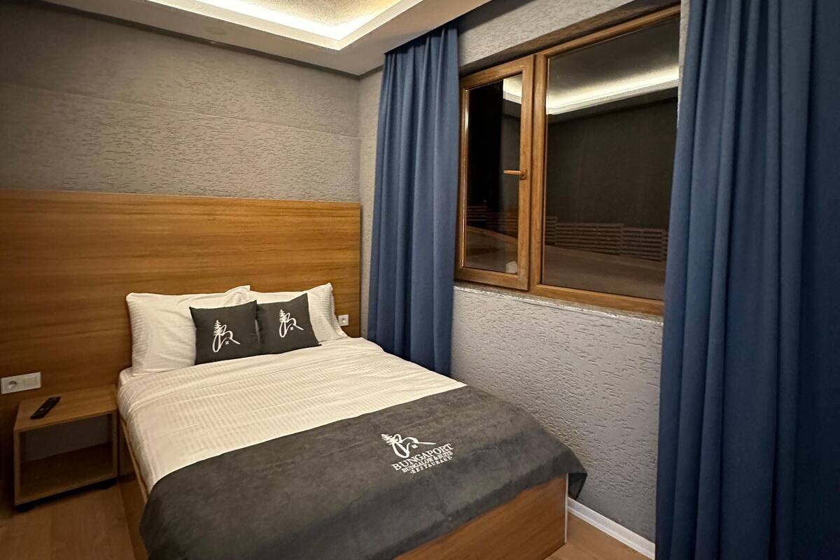 Deluxe Chalet, 1 Bedroom, Balcony, Sea View | Premium bedding, minibar, soundproofing, iron/ironing board