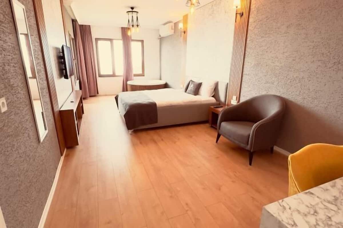 Premium bedding, minibar, soundproofing, iron/ironing board