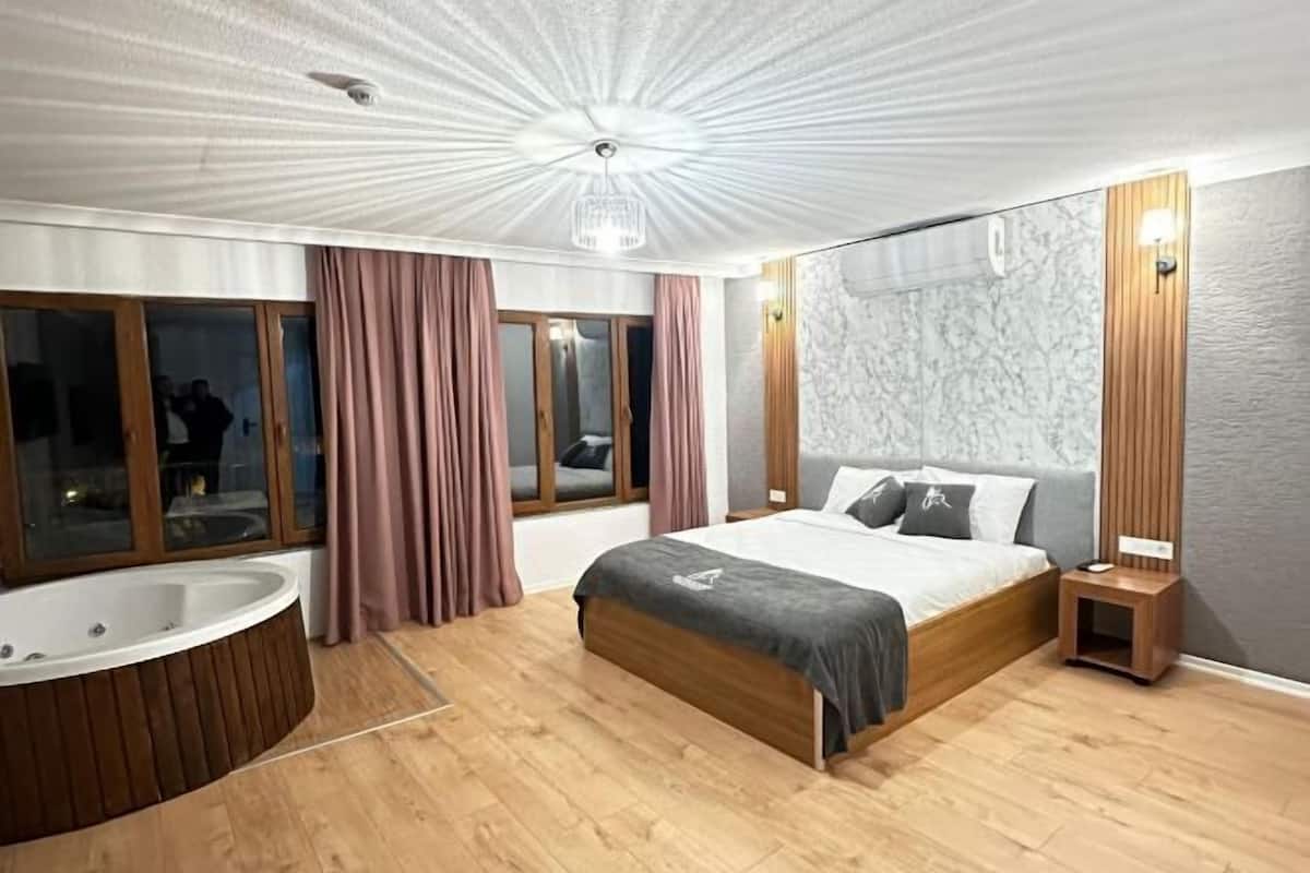 Premium bedding, minibar, soundproofing, iron/ironing board