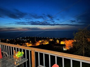 Ylelliset vuodevaatteet, minibaari, äänieristys, silitysrauta/-lauta