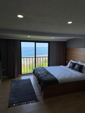 Deluxe-chalet, 2 makuuhuonetta, parveke, merinäköala | Ylelliset vuodevaatteet, minibaari, äänieristys, silitysrauta/-lauta