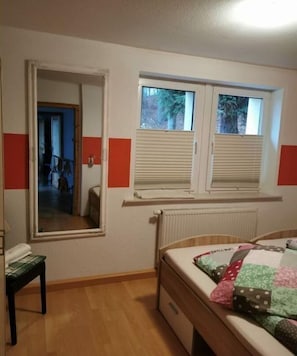 2 chambres, bureau, accès au Wi-Fi (inclus), literie fournie
