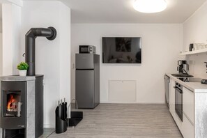 Kühlschrank, Mikrowelle, Ofen, Herdplatte