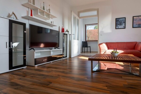 Smart TV y chimenea