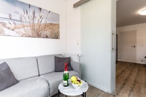 Smart TV, fireplace, stereo