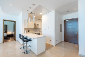 Kjøleskap, mikrobølgeovn, ovn og oppvaskmaskin