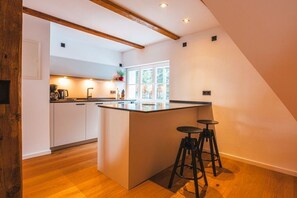 Geladeira, fogão, cooktop, lava-louças