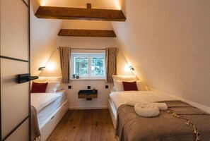 3 chambres, fer et planche à repasser, Wi-Fi, draps fournis