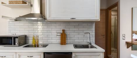 Fridge, microwave, stovetop, coffee/tea maker