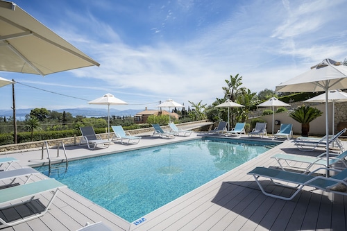Euphoria Seaview Residences with Shared Pool by Konnect - Pool Side Maisonette
