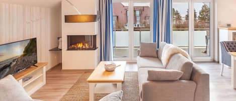 TV, fireplace, stereo