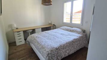 3 chambres, fer et planche à repasser, lit parapluie, Wi-Fi gratuit