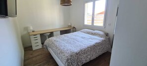 3 quartos, ferros/tábuas de passar roupa, berço de viagem, Wi-Fi